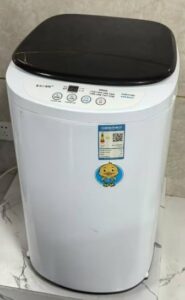 Portable washing machine with adjustable water level, 8 washing programs, and spin dryer for apartments and dorms