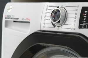 Hoover H3DPS4866TAMB-80 Freestanding Washer Dryer with LED display, 8kg wash, 6kg dry, 1400RPM, and energy-efficient performance