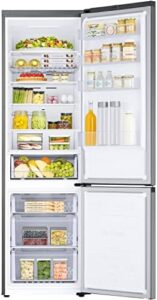 RB38T602CS9 Series 5 Classic Fridge Freezer in silver with SpaceMax Technology, showing modern design and spacious interior.