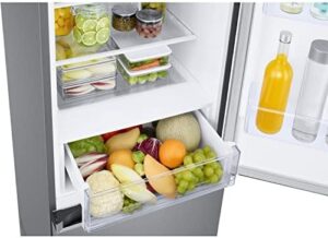 RB38T602CS9 Series 5 Classic Fridge Freezer in silver with SpaceMax Technology, showing modern design and spacious interior.